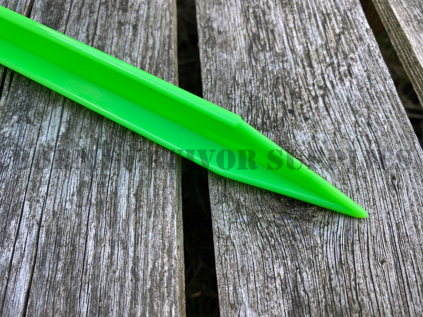 Heavy Duty 9" Plastic Tent Pegs - Neon Green (6 Pack)